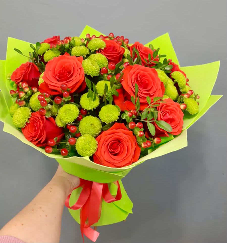 Букет цветов из: Хризантемы и Розы в Монетный