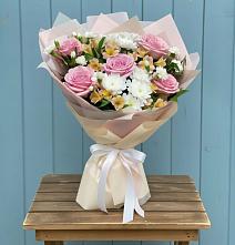 Букет цветов из:  Гвоздики, Орхидеи и Розы #REPLACE_PRED# Монетный