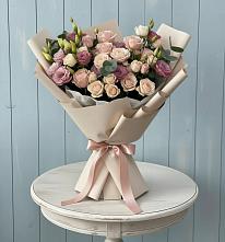 Букет цветов из:  Розы и Лизиантусы в Монетный