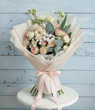 Букет цветов из:  Розы и Лизиантусы в Монетный