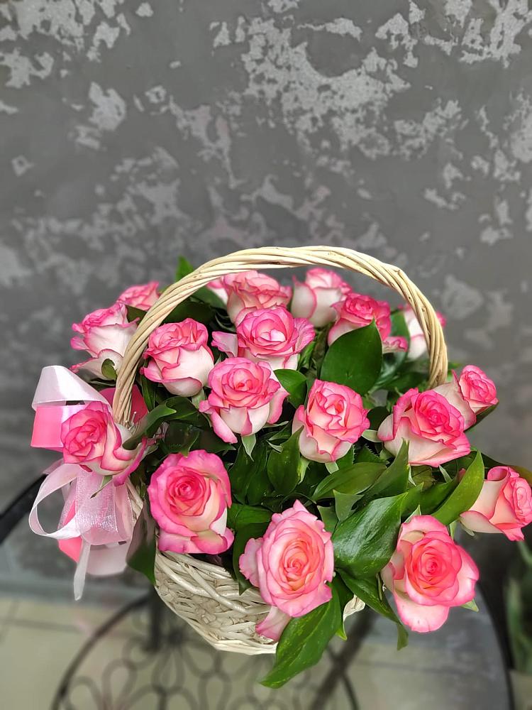 Цветочная композиция из Розы в корзине в Монетный