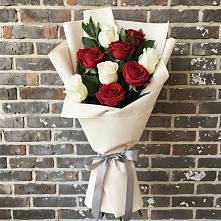 Букет цветов из:  Розы в Монетный