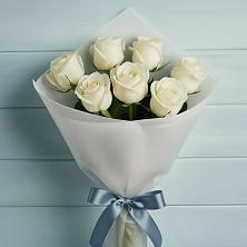 Букет 7 Белых роз Эдлесс Лав в Монетный