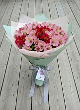Букет цветов из:  Альстромерии в Монетный