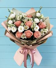 Букет цветов из:  Розы, Альстромерии и Лизиантусы в Монетный