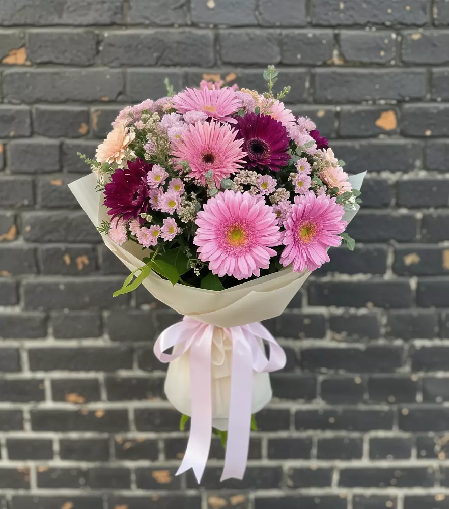 Букет цветов из: Герберы и Хризантемы в Монетный
