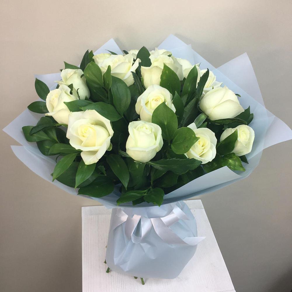 Букет 15 Белых роз Проуд в Монетный