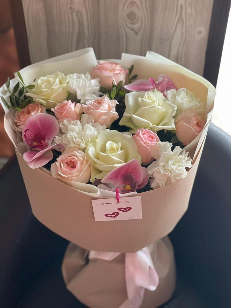 Букет цветов из: Орхидеи, Розы и Гвоздики в Монетный