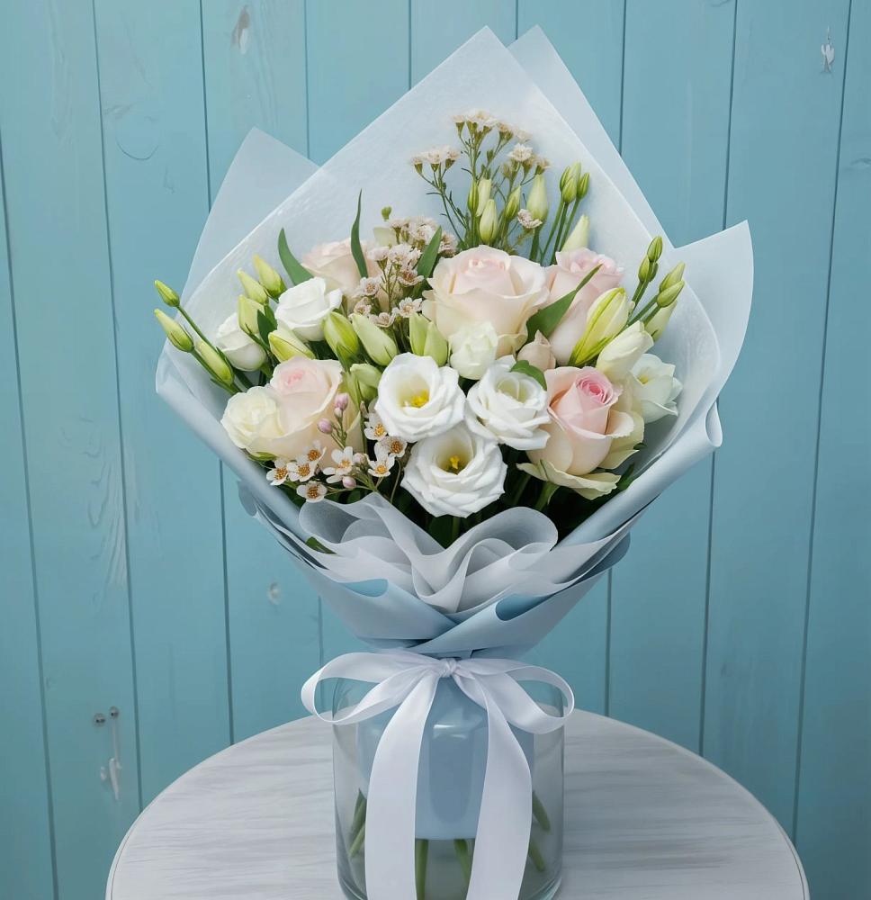 Букет цветов из: Розы и Лизиантусы в Монетный