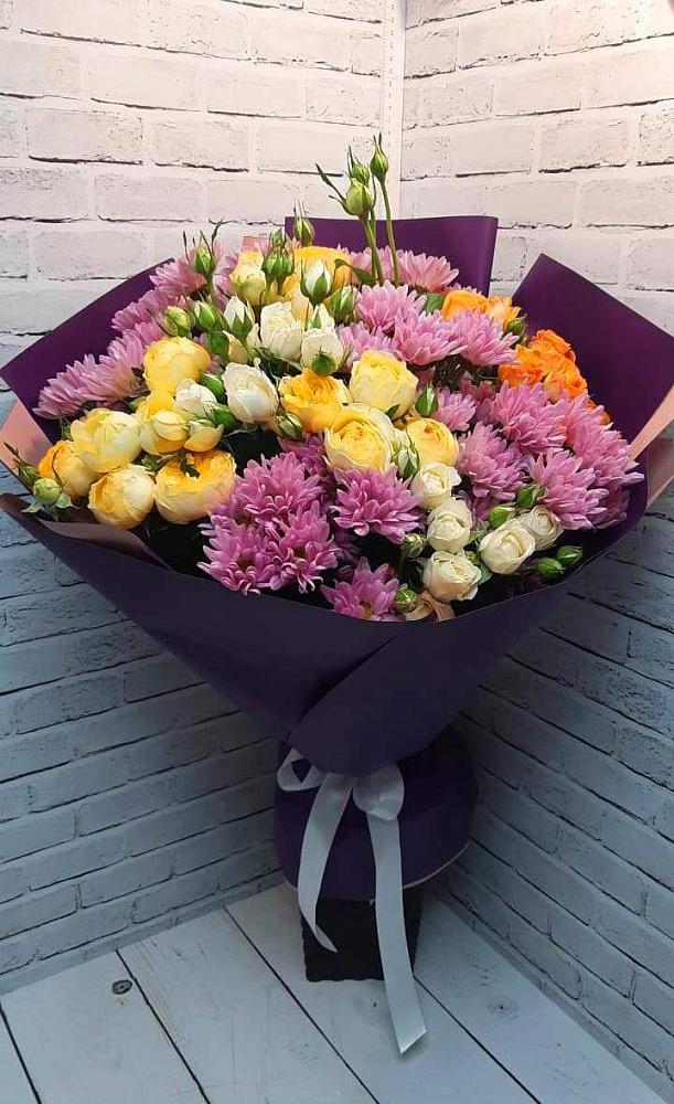 Букет цветов из: Хризантемы и Розы в Монетный