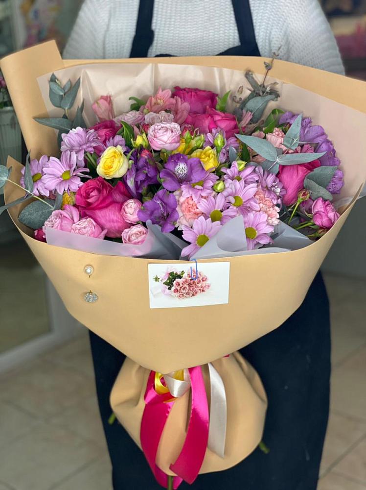 Букет цветов из: Хризантемы, Гвоздики и Альстромерии в Монетный