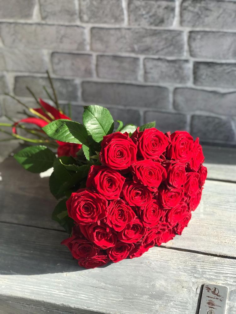 Букет Красные розы Фридом в Монетный