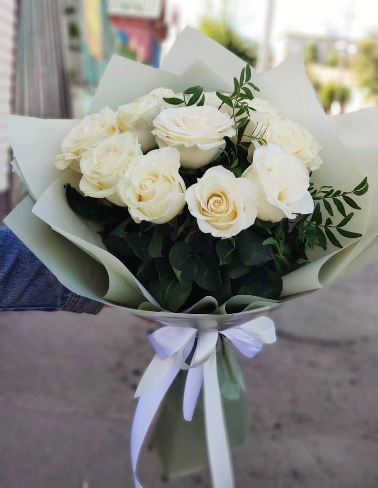 Букет Белые розы Проуд в Монетный