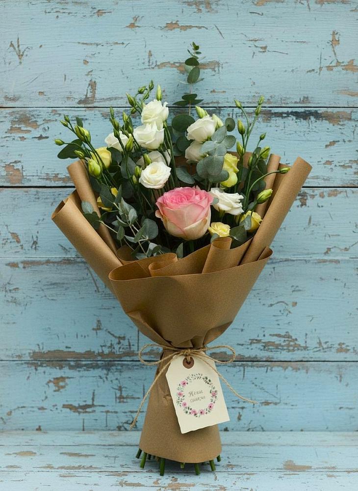 Букет цветов из: Розы и Лизиантусы в Монетный