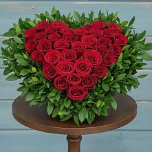 Цветочная композиция из Розы в виде сердца в Монетный