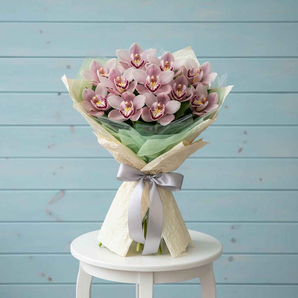 Букет цветов из: Орхидеи и Розы в Монетный