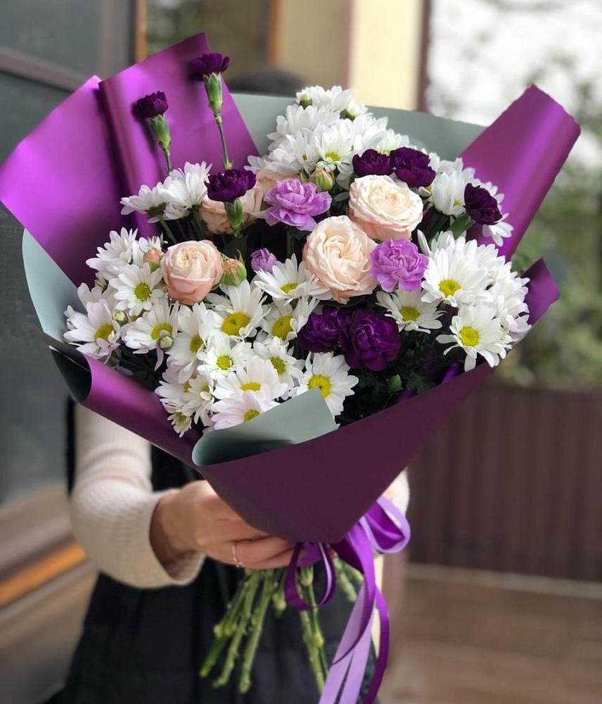 Букет цветов из: Хризантемы, Гвоздики и Розы в Монетный