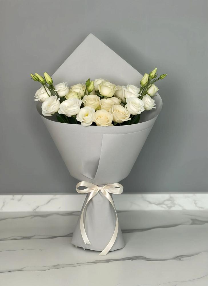 Букет цветов из: Розы и Лизиантусы в Монетный