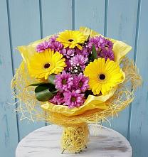Букет цветов из:  Хризантемы и Герберы в Монетный