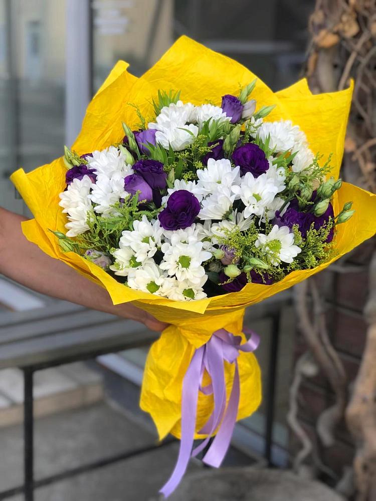 Букет цветов из: Ирисы, Хризантемы и Ромашки в Монетный
