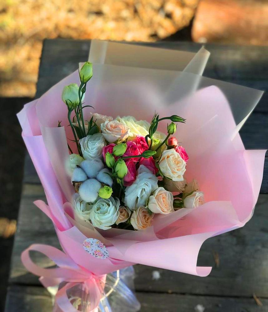 Букет цветов из: Розы и Лизиантусы в Монетный