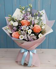 Букет цветов из:  Лизиантусы, Розы, Альстромерии и Гипсофила #REPLACE_PRED# Монетный