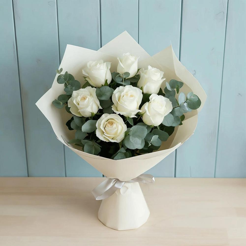 Букет Белые розы в Эвкалипте в Монетный