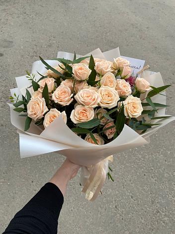 Букет Кремовые розы Латте в Монетный