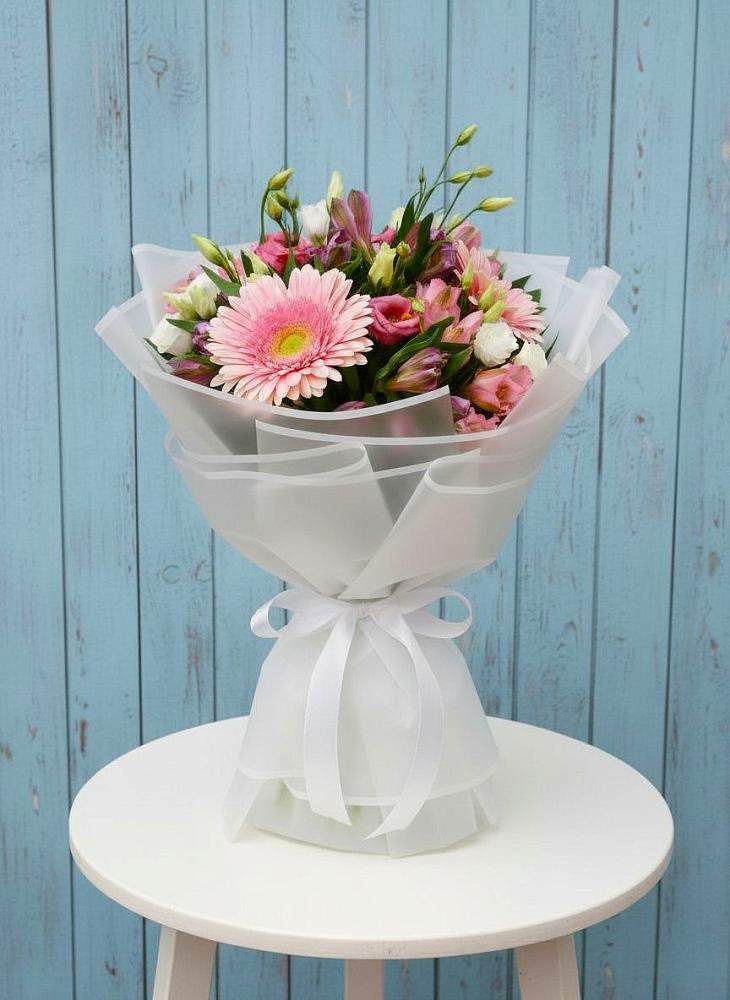 Букет цветов из: Герберы, Альстромерии и Лизиантусы в Монетный