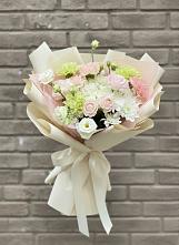 Букет цветов из:  Гвоздики, Розы, Лизиантусы и Хризантемы в Монетный