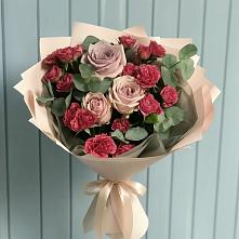Букет цветов из:  Гвоздики и Розы в Монетный