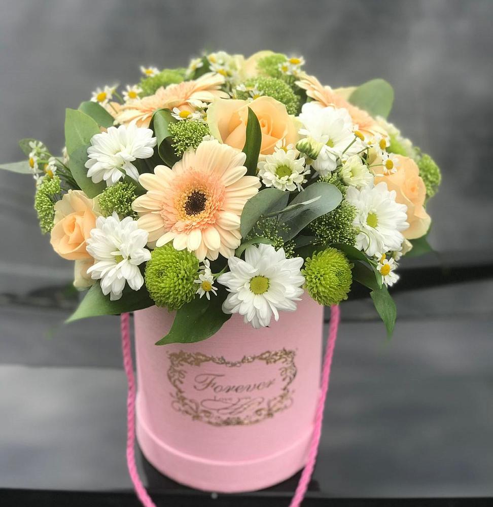 Цветочная композиция из Розы, Герберы и Хризантемы в шляпной коробке в Монетный