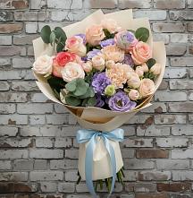 Букет цветов из:  Розы, Лизиантусы и Гвоздики в Монетный