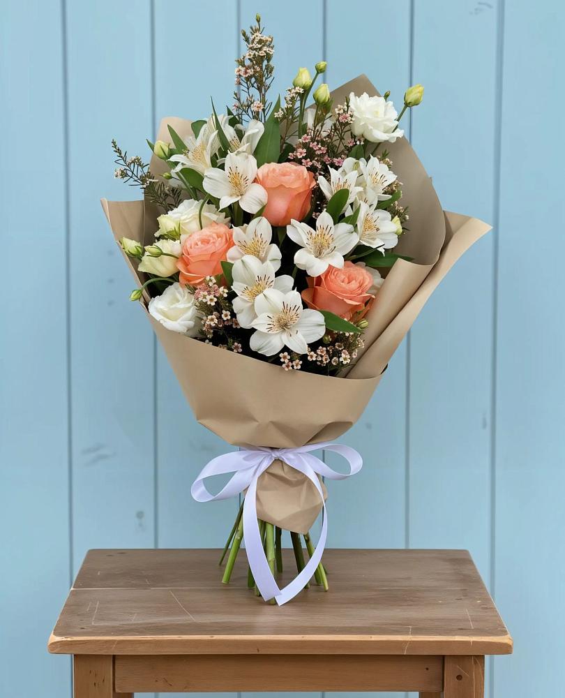 Букет цветов из: Альстромерии, Лизиантусы, Розы и Хризантемы в Монетный