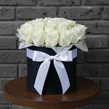 Цветочная композиция из Розы в шляпной коробке в Монетный