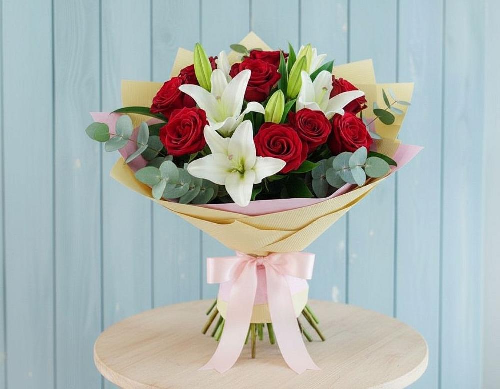 Букет цветов из: Лилии и Розы в Монетный